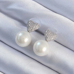 Mey İthalat® Pirinç Gümüş Renk Zirkon Taşlı Kalp Model İnci Tasarım Kadın Küpe