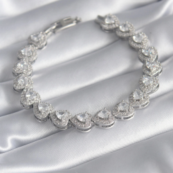 Mey İthalat® Pirinç Gümüş Renk Zirkon Taşlı Kalp Model VIP Seri Kadın Bileklik