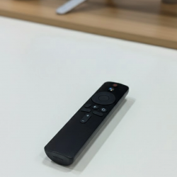 Mey İthalat® Sesli Komut Destekli Akıllı TV Kumandası Bluetooth Bağlantılı