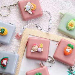 Mey İthalat®  Sevimli Yumuşak Stickerli 150 cm Uzunluğunda Pratik Taşınabilir Çanta Boy Anahtarlıklı Mezura