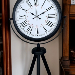 Mey İthalat® Siyah Roma Rakamlı Lüks Tasarım Tripod Ayaklı Saat