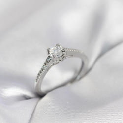 Mey İthalat® Tek Taş Gümüş Renk Zirkon Taşlı Model Kadın Yüzük